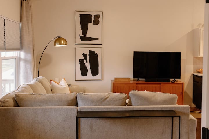 Relaxing Urban Retreat - Bloomington, IN