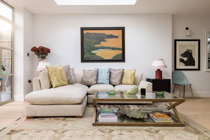 Fabulous 4 bedroom Family Home in Fulham gallery image 4