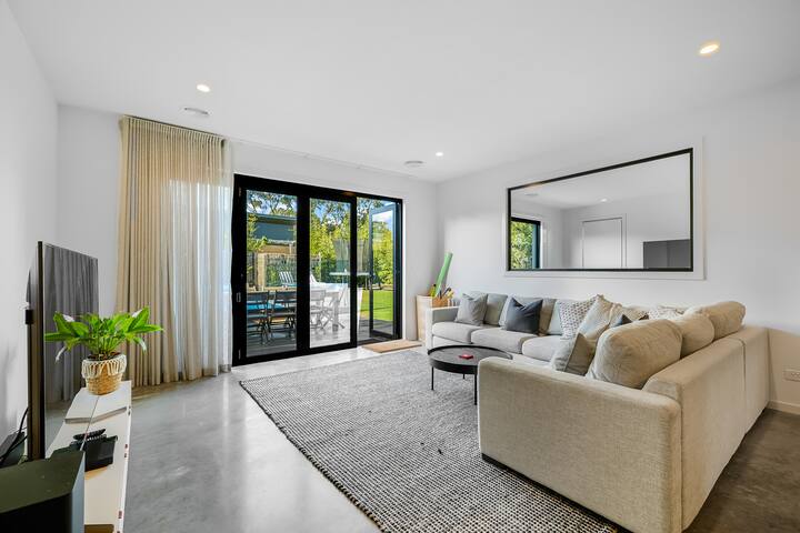 Barwon River retreat gallery image 3