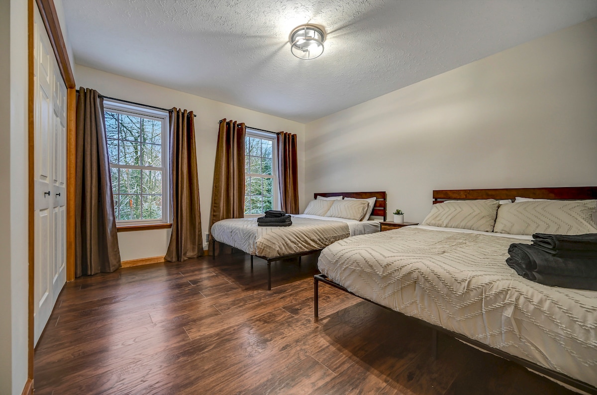 Dormitorio #5 (2 camas tamaño queen, segundo piso)