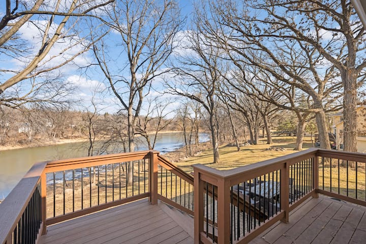 The Modern Pondview Estate in EP gallery image 2