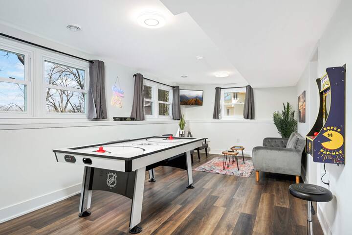 The Modern Pondview Estate in EP gallery image 3