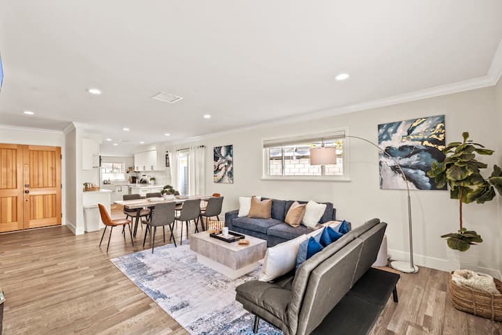4-bed Whole Home | Pool | Game Room | Theater - San Dimas, CA