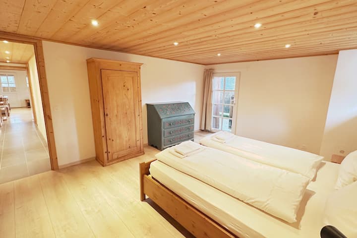 Საძინებელი 2 - 1 ორადგილიანი ან 2 ერთადგილიანი