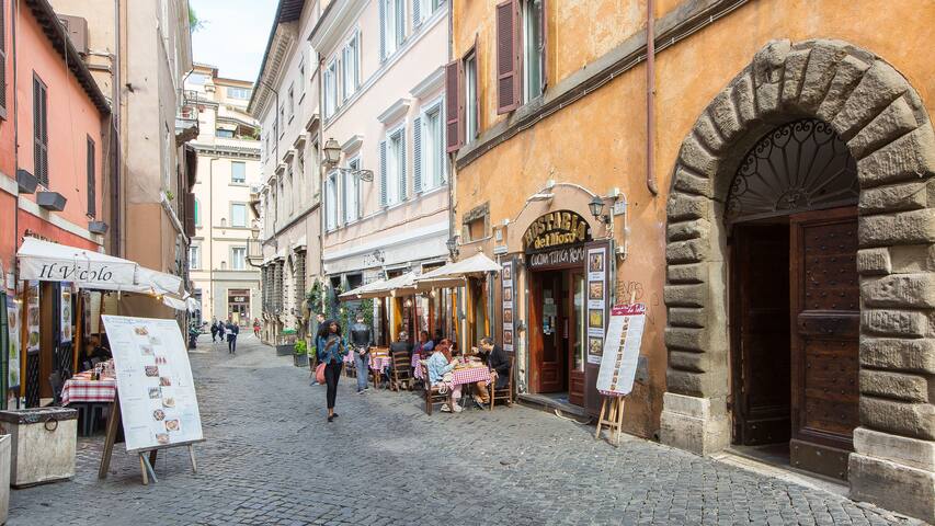 Live the Trastevere neighbourhood atmosphere! gallery image 5