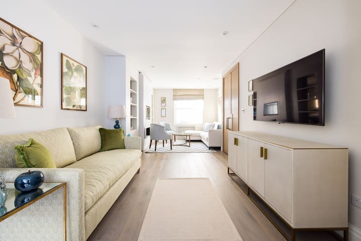 Sunny in Chelsea Luxurious 3 Bedroom Chelsea Home