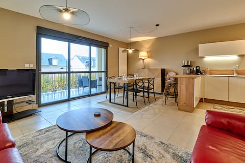Airbnb performant: Le Manou, with terrace, parking & elevator à Nevers