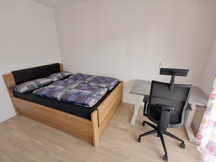 Chambre 2, poste de travail