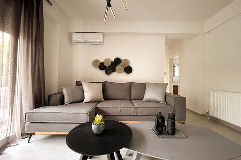 Gleaming apartment near Athens Metro Mall-A1