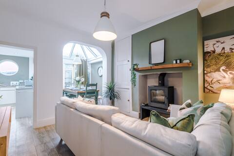 Beautiful BIG House Chester Centre by PureStay