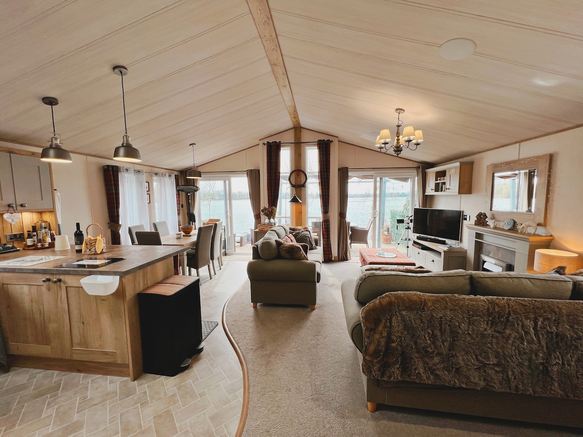 Successful Airbnb property: Pine Lake View South Lakeland in Warton