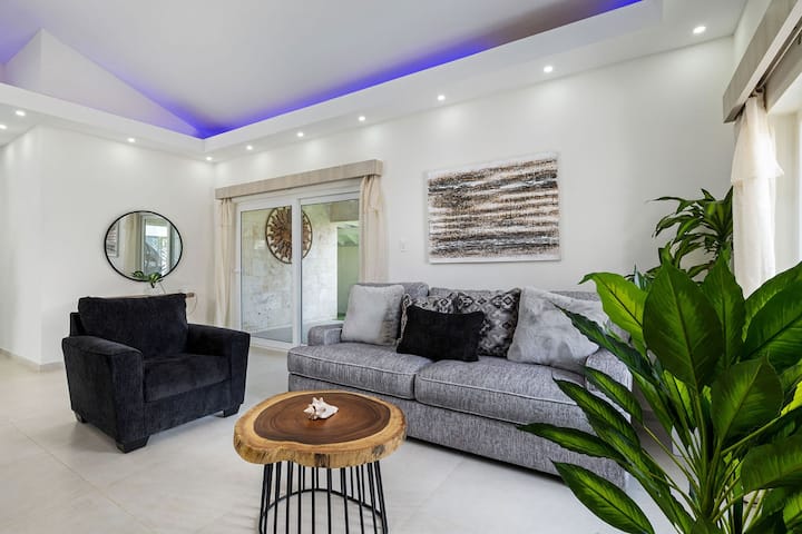 Brand New Spacious 5br Villa W/large Private Pool - Aruba