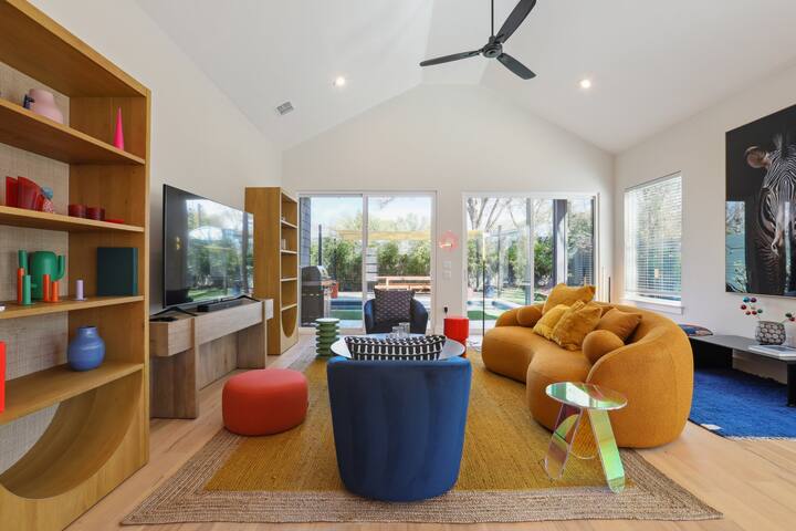 New Construction House w/ Heated Pool Mins From DT gallery image 2