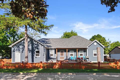 Large Geneva Home | 8 beds | Fenced Yard Walkable