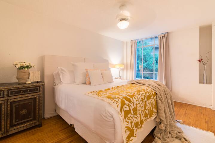 Location- Design & Comfort Fully equipped gallery image 3