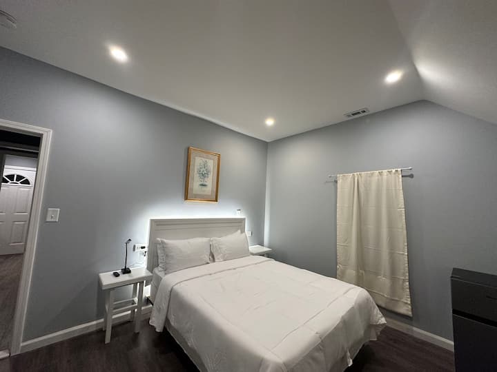 2 Bedroom Section Of Condo B7&b8 - Springfield, IL