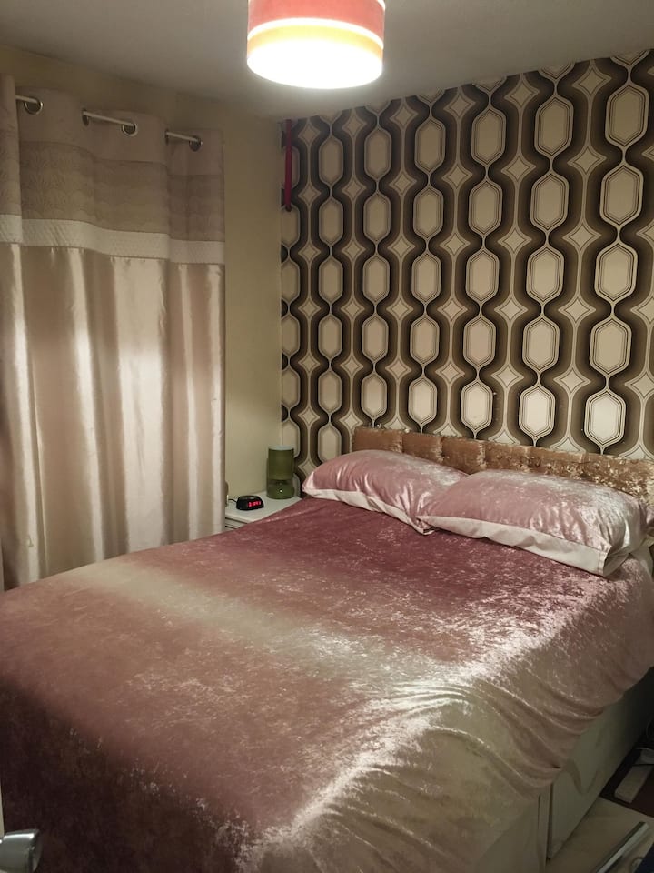 Lovely Double Room In Cosy House - Aylesbury