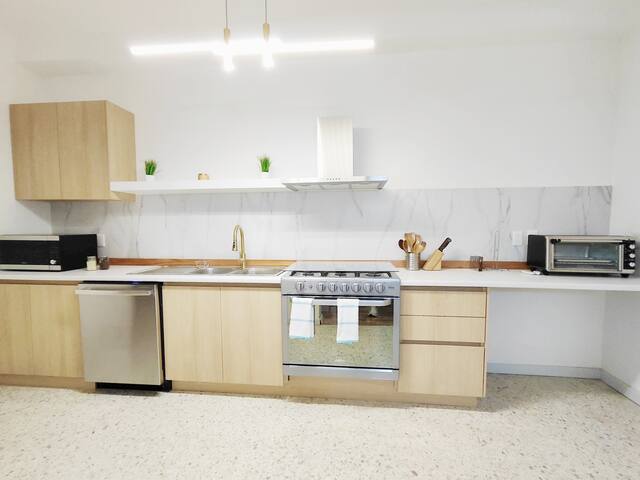 Luxury Polanco prime spot w Terrace: 4 BR + 4.5 BT gallery image 3