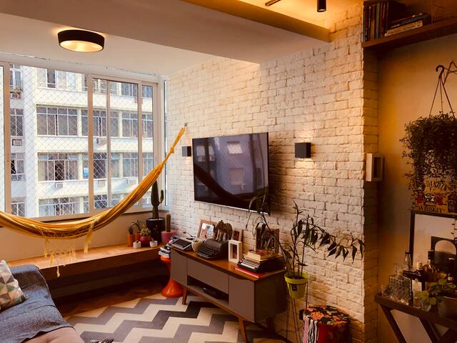 Apê Laranjeiras: vaga, Netflix e metrô a 200m gallery image 3