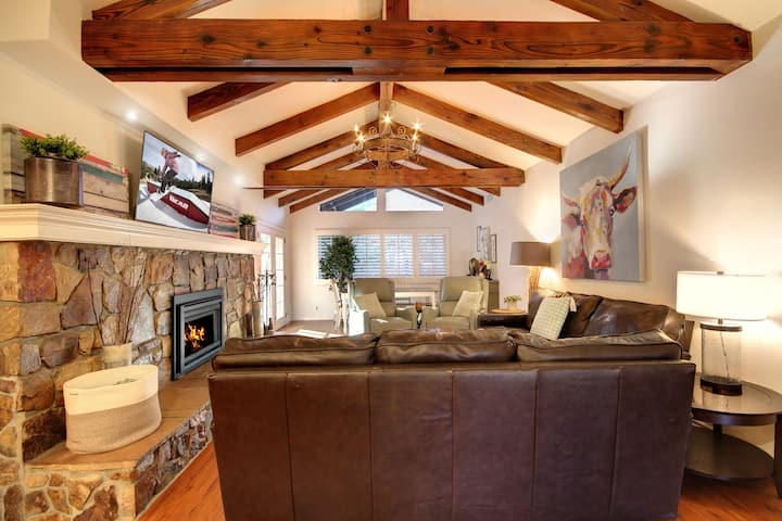 Club View Cabin With Hot Tub & Game Room - Big Bear Lake, CA