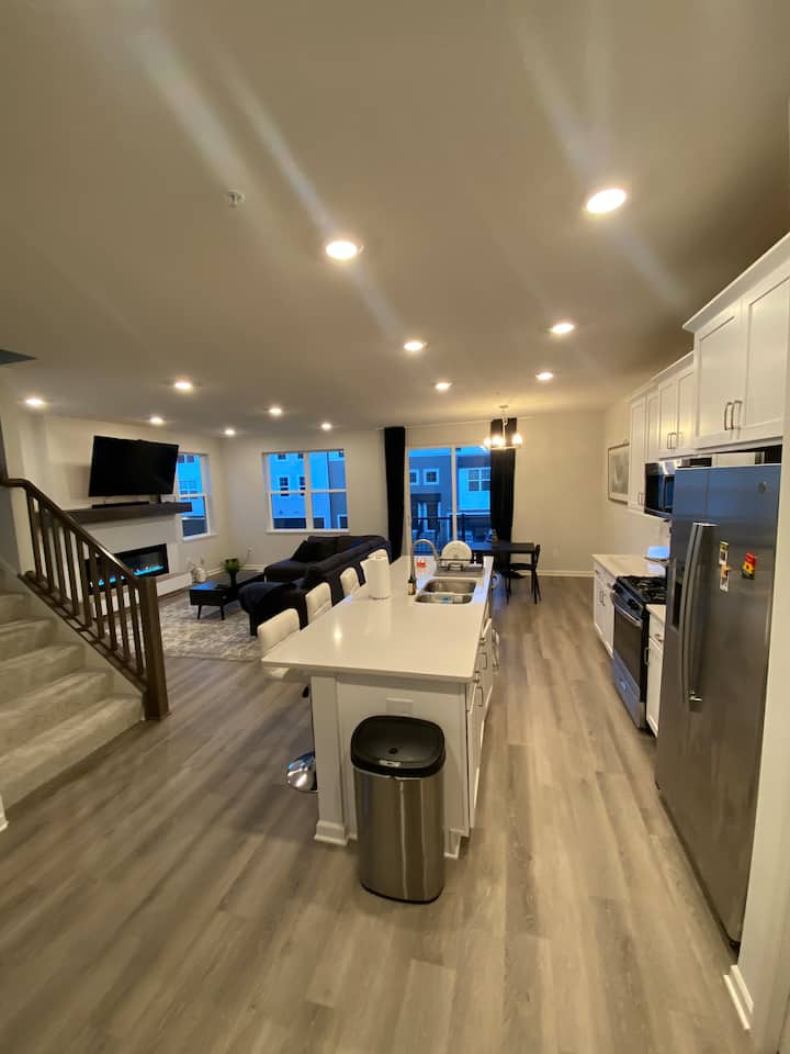 Cozy Room In Modern Home Close To Attractions! - Blaine, MN