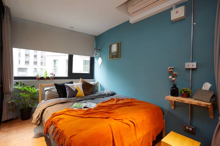 西門私寓-極。台北車站雙層電梯公寓，大型投影，吧台聚會(17人) gallery image 3