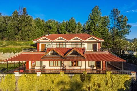 West Wind 5BHK w/ Breakfast & Stunning View - Ooty