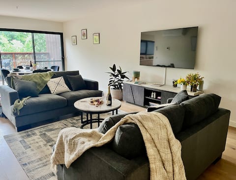 Successful Airbnb property: Stylish & Central - Leafy Views in Healesville