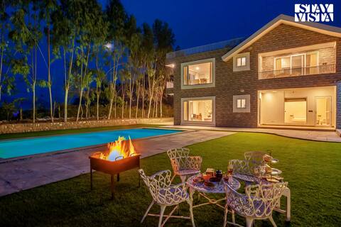 Silver Slopes w/outdoor pool