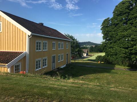 Bringsverd Kongsgård - gård i Grimstad