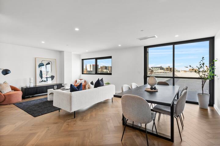 Hobart CBD Roof Top Penthouse gallery image 4