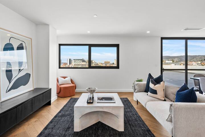 Hobart CBD Roof Top Penthouse gallery image 5