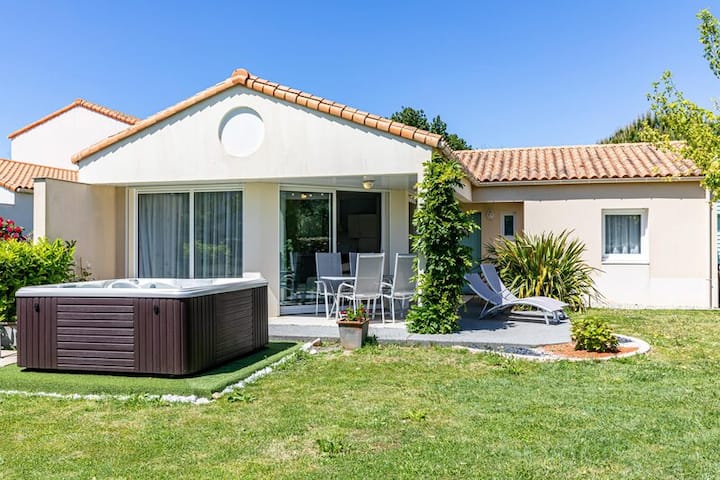 Charmante Villa Avec Spa Et Joli Extérieur - Vendée