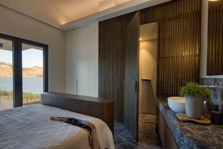 Beachfront Linum Escape Retreat Heated Pool gallery image 4