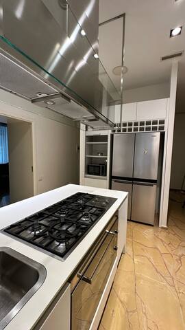 Luxury House With Parking gallery image 4