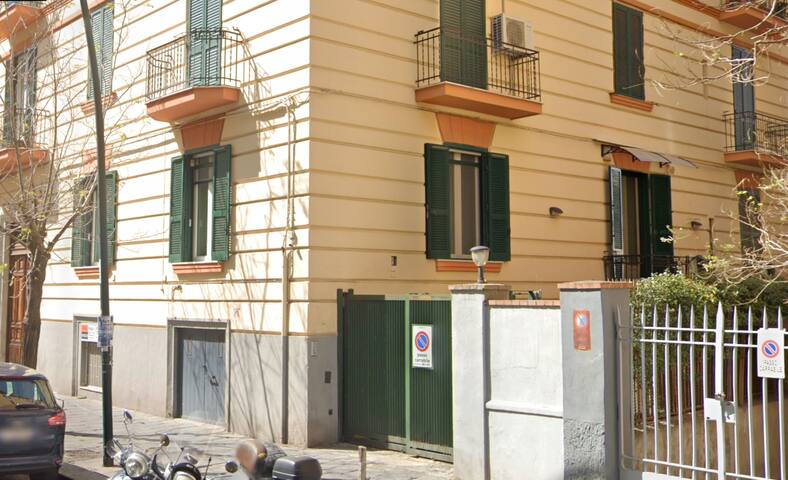 Luxury House With Parking gallery image 3