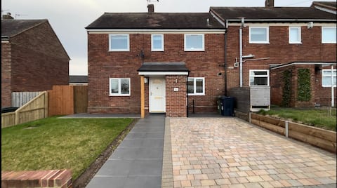 Top Airbnb: Outstanding 2 Bedroom Semi in Lamesley