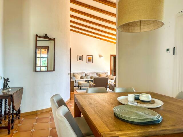 Fantastic Villa with pool only 450m from the sea! gallery image 3