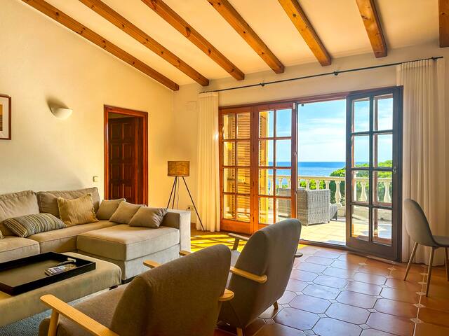 Fantastic Villa with pool only 450m from the sea! gallery image 2