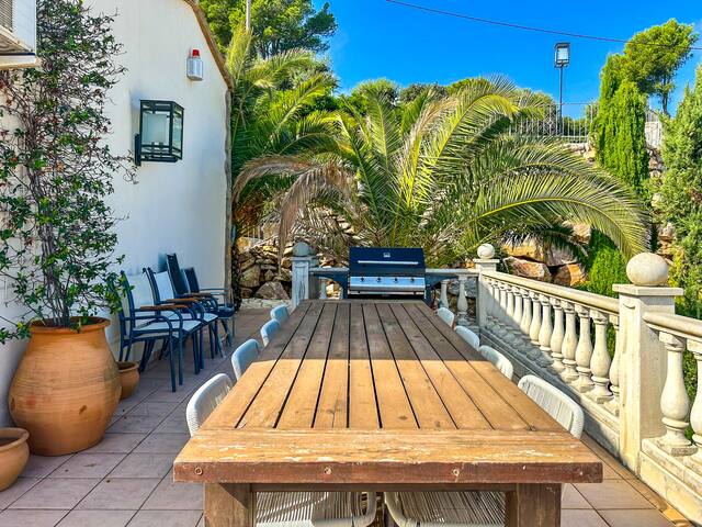 Fantastic Villa with pool only 450m from the sea! gallery image 4