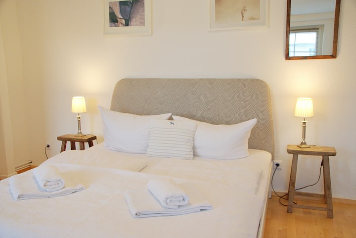 Bedroom with Kingsize bed. Linens and towels are included.