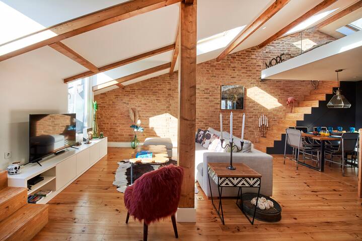 NEW!Amazing and Unique Penthouse in city center! gallery image 5