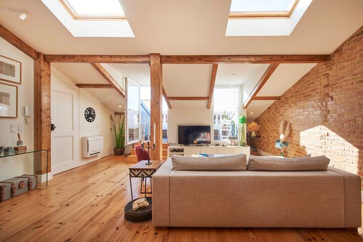 NEW!Amazing and Unique Penthouse in city center! gallery image 4