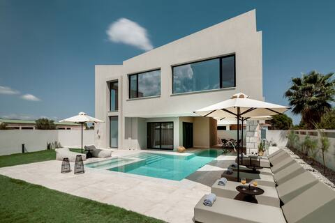 Vorto Luxury Villa II, a Signature Island Retreat