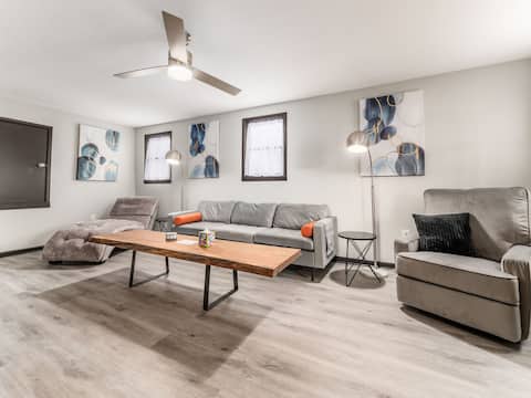 Walk to Uptown Westerville! New Beds! Clean Home!