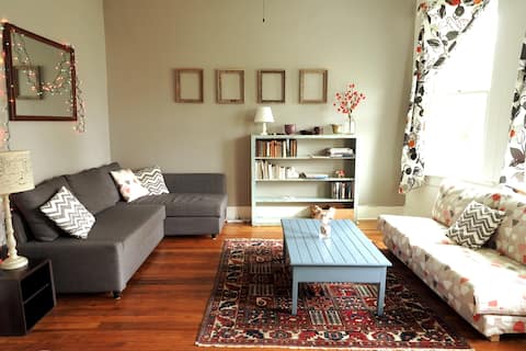 Popular Airbnb listing: Spacious & Beautiful 2BR 2BA Midtown House in Lenox