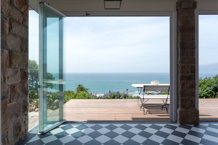 St James Sea View apartment