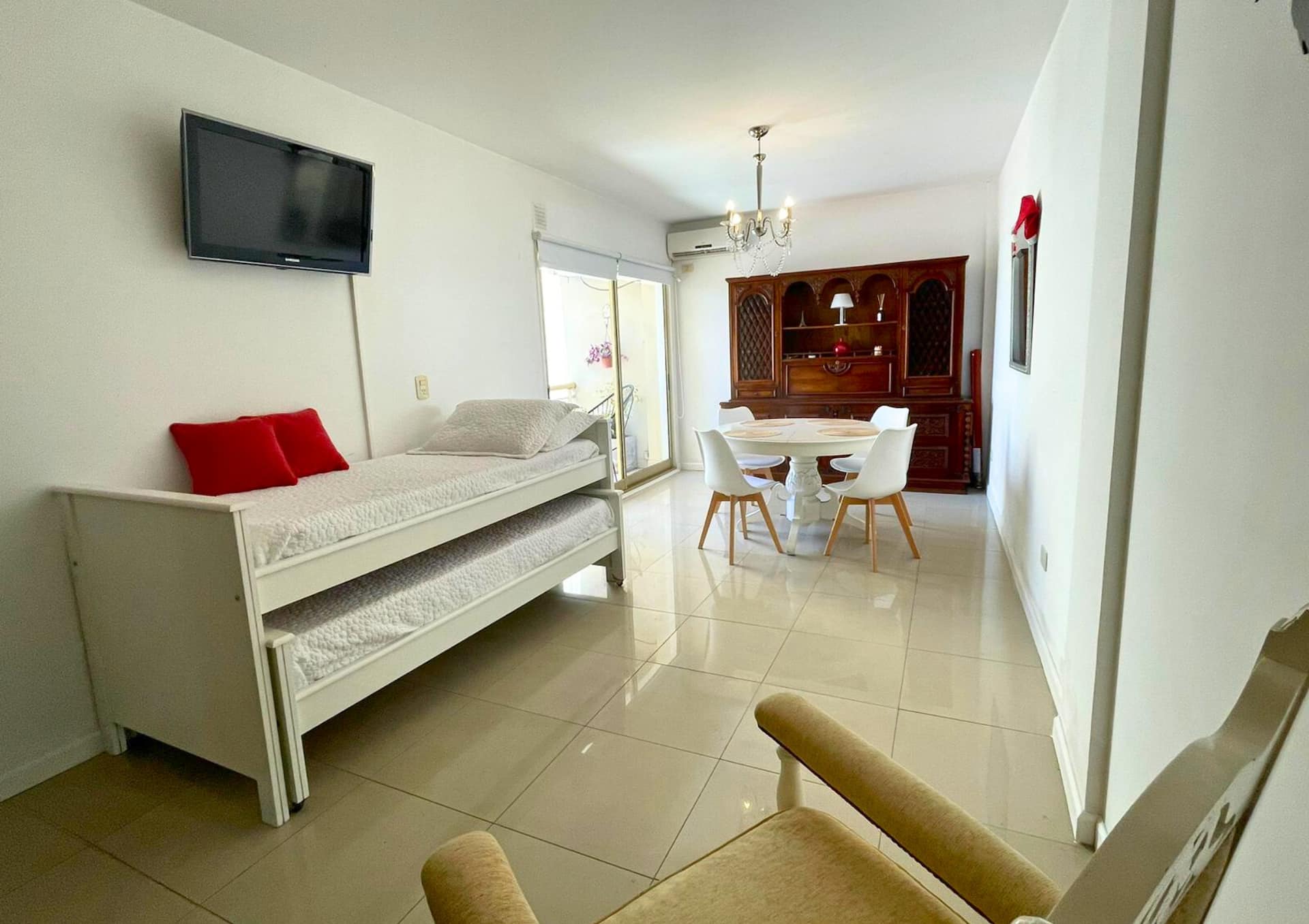 Apartment for 4 guests in Monserrat with pool and balcony