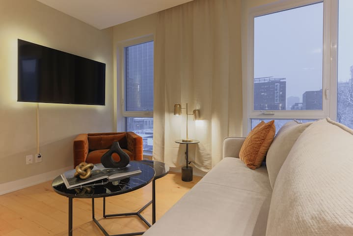 Luxury 2BR w/Panoramic View | Walk to Old Port