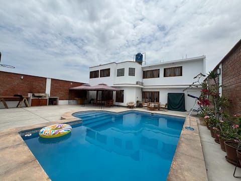 House with a private pool and very close to the beach